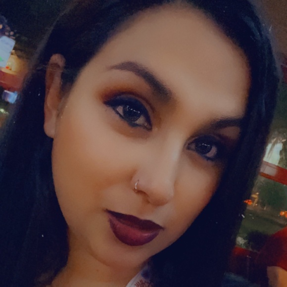 Meet your Posher, Evelinda - Picture 1 of 1